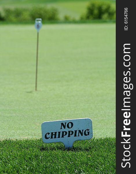 A No chipping sign on a practice green