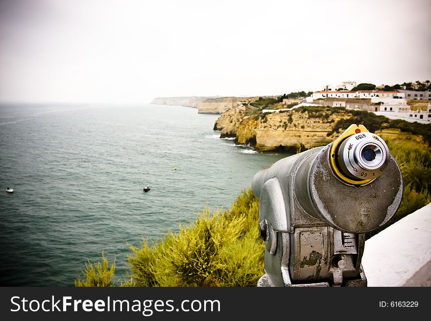 Monocular Pointing To The Sea