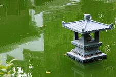 Oriental Lamp On Lake Royalty Free Stock Images Oriental Lamp On Lake Royalty Free Stock Images