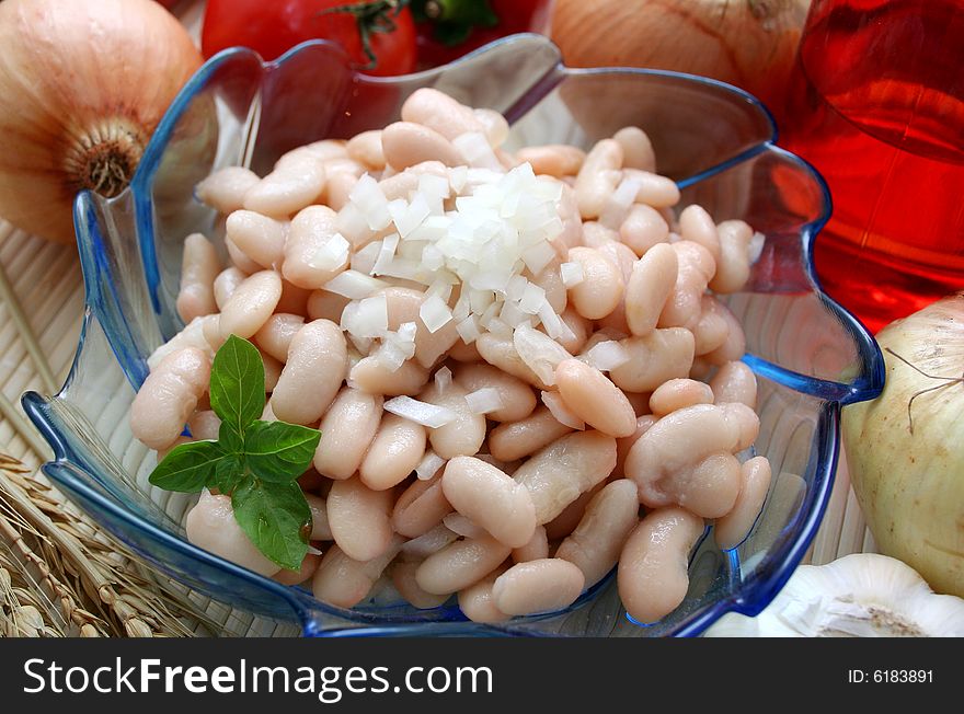 A salad of white beans with onions