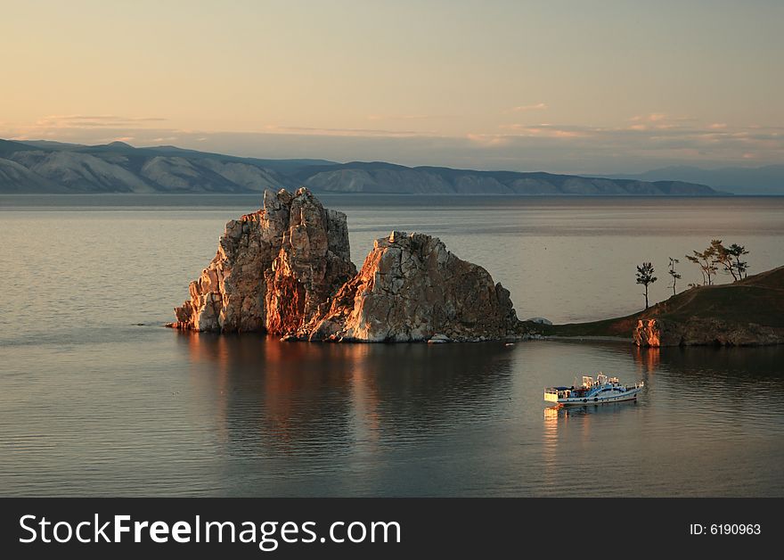 Tourist's ship go around shaman's rock