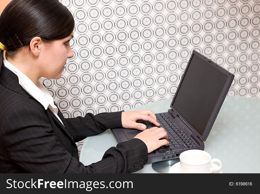Attractive brunette businesswoman with laptop