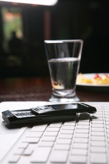 Mobile Phone On Pc Keyboard With Cup Of Water Royalty Free Stock Images Mobile Phone On Pc Keyboard With Cup Of Water Royalty Free Stock Images
