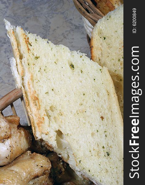 Garlic bread and chicken wings in a basket