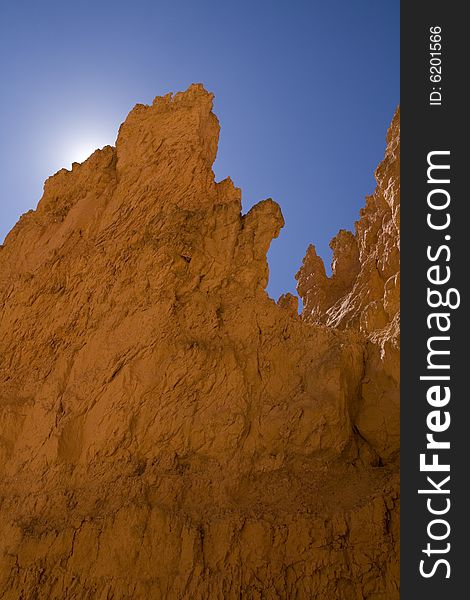 The sun peeking around some rocks at Bryce Canyon