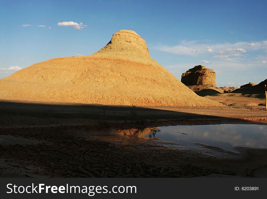 Located at the northwest of Sinkiang  China, Ghost Castle is also known as Wind City, because of its landscape shaped by wind erosion.