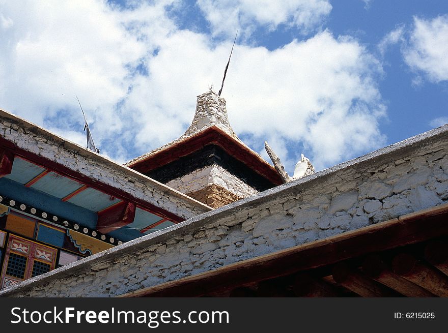 It is a Tibet House.  The photo was taken in Sichuan of China when I visited the Tobetan family.  The rooftop was painted.