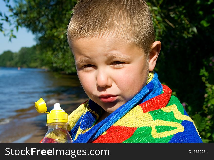 The small boy photo made at lake