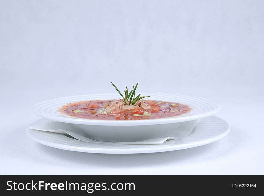 Spanish chilled soup: gazpacho with tuna

Gazpacho mit Thunfisch