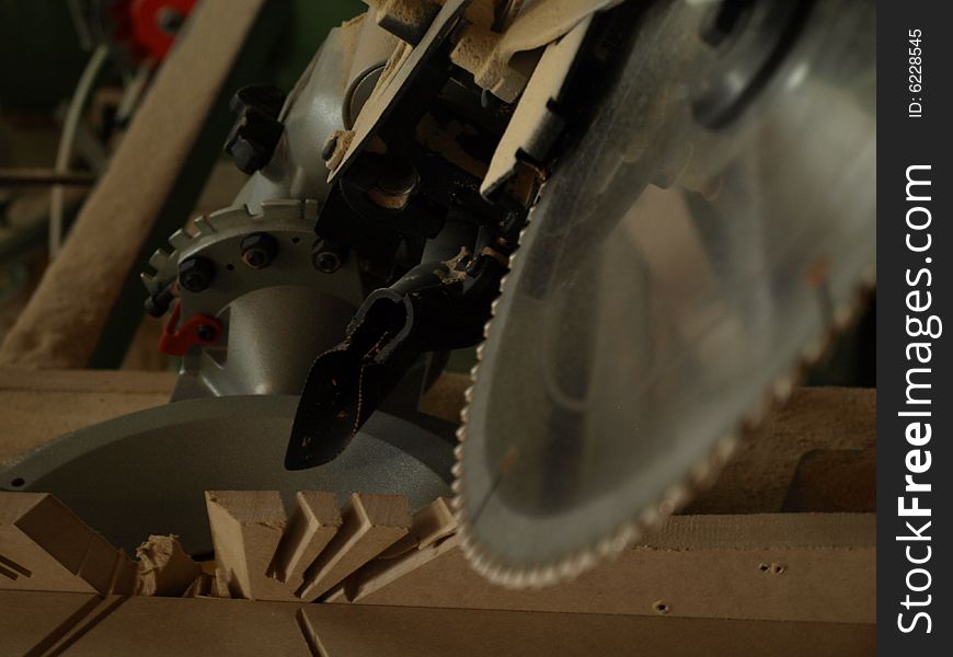 A close shot of a industrial circular saw.