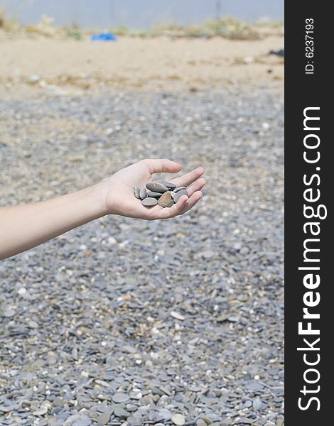 The girl pours out a pebble from a hand