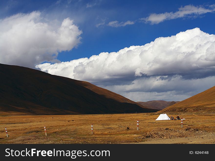 This is the clouds in the tibet altiplano. This is the clouds in the tibet altiplano