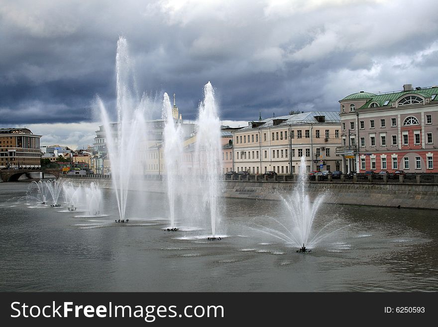 Fountain and Moscow River