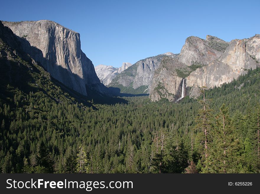 Tunnel view, El Capitano on left, Half Dome in the middle, Bridalveil Fall on the right. Yosemite valley. Yosemite national park. California. USA