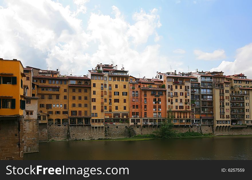 Panarama of Florence river bank