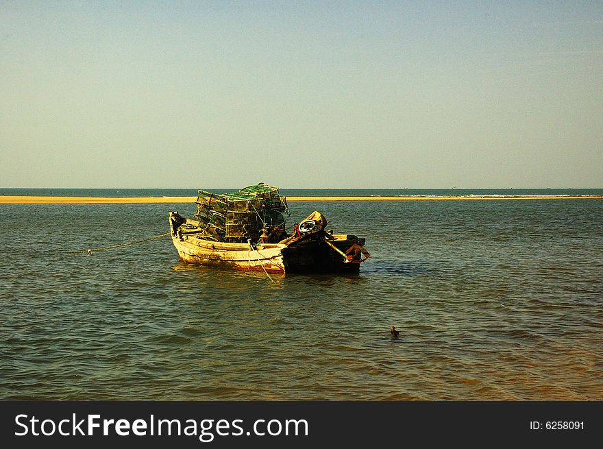 Catches crab s small wooden boat