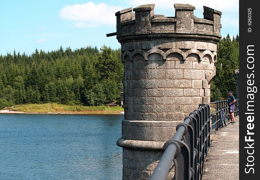 The quantity of drinking water. A look at the dam tower. The quantity of drinking water. A look at the dam tower.