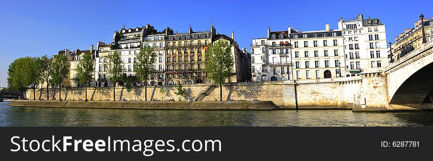 France, Paris: Panoramic city view with Seine embankment and old buildings at the Ile Saint Louis