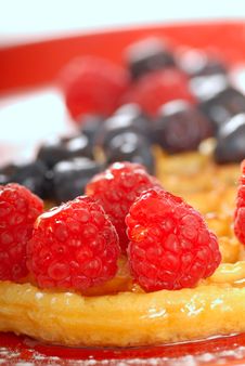 Waffle With Fresh Fruit Royalty Free Stock Images Waffle With Fresh Fruit Royalty Free Stock Images
