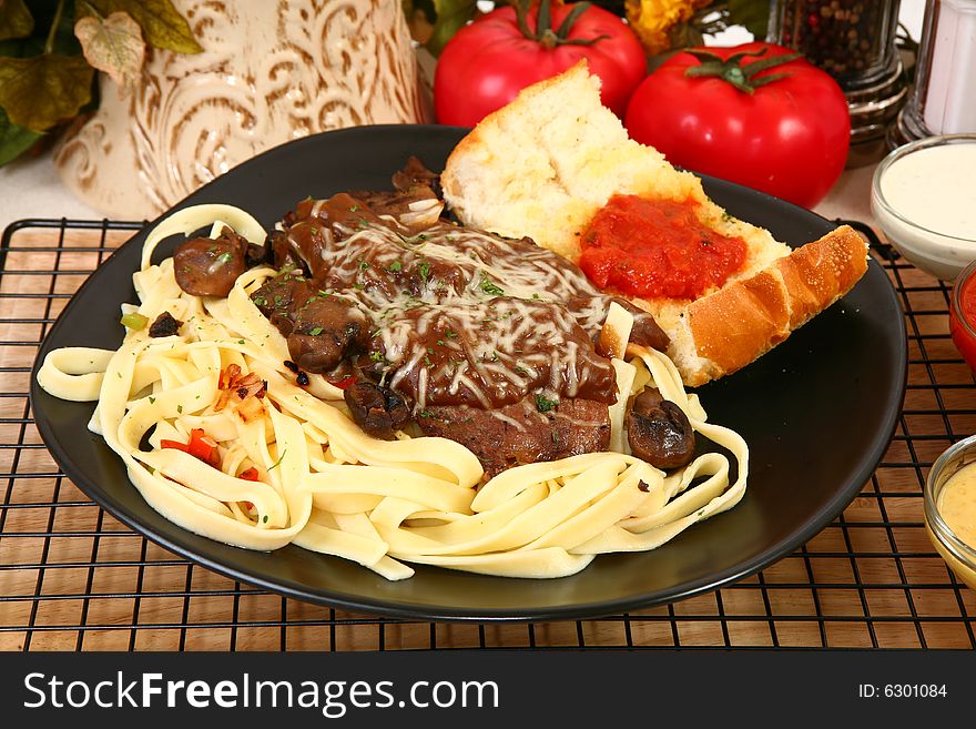 Thin slices of sirloin sautï¿½ed with onions and peppers with creamy brown gravy and mushrooms. Thin slices of sirloin sautï¿½ed with onions and peppers with creamy brown gravy and mushrooms.