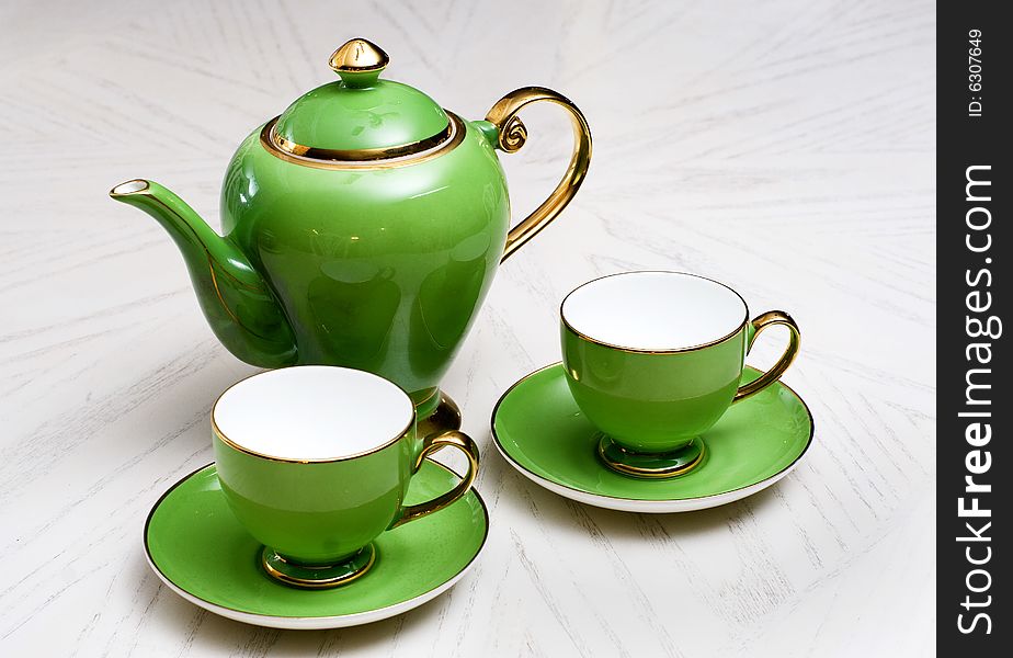 Green china cups ，with golden gripes。. Green china cups ，with golden gripes。