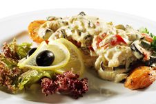 Salmon Steak Under Vegetables Royalty Free Stock Photos Salmon Steak Under Vegetables Royalty Free Stock Photos