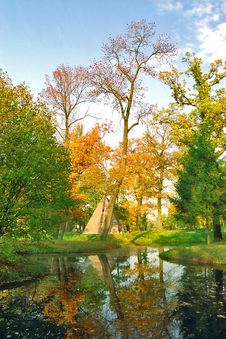 Colors And Reflections In Autumn Park Royalty Free Stock Photography Colors And Reflections In Autumn Park Royalty Free Stock Photography