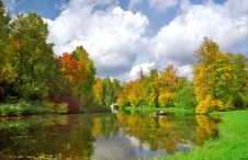 Picturesque View Of Autumn Pond Royalty Free Stock Images Picturesque View Of Autumn Pond Royalty Free Stock Images