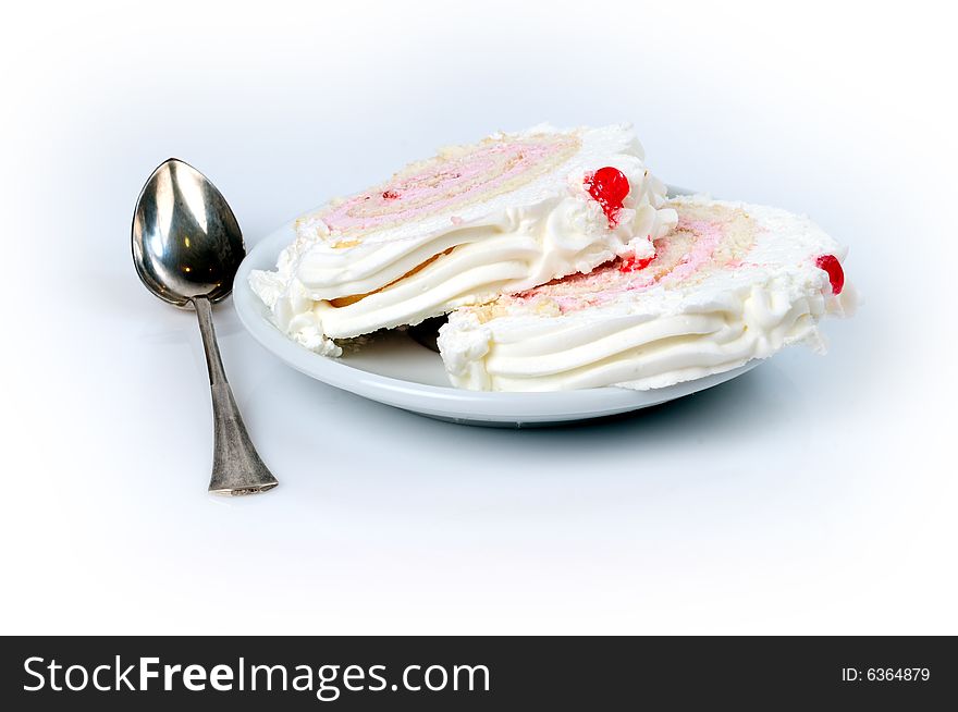 Strawberry cake with cream topping