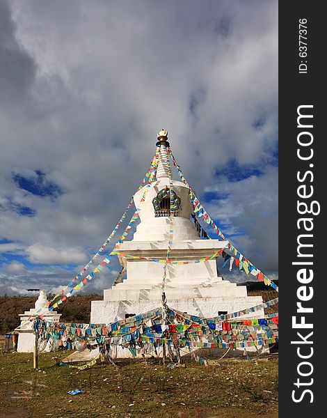 White tower in tibet area ï¼Œyunnan province