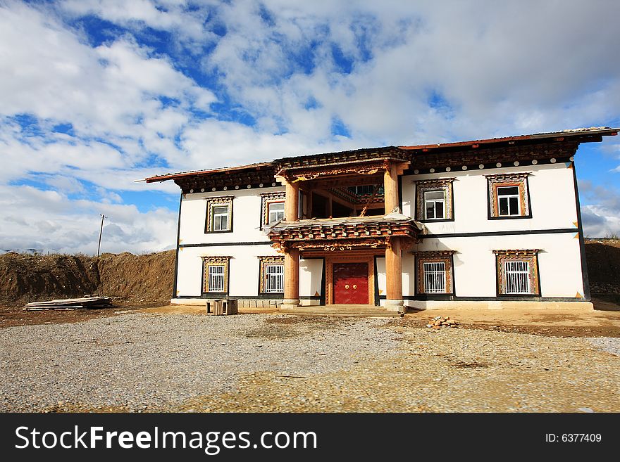Beautiful tibetan house of Shangri-La