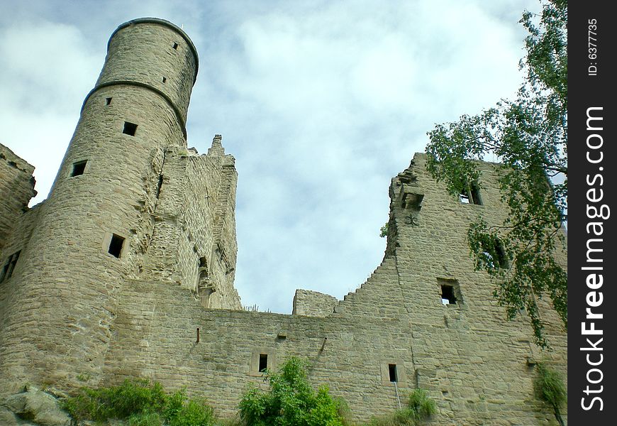Ruins of the castle in burg hanstein, germany