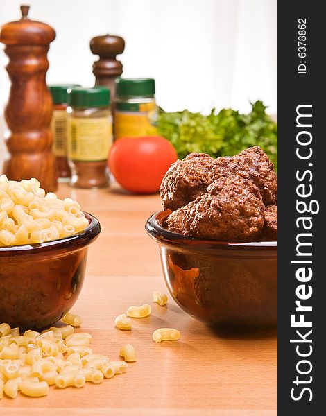 Meatballs and macaroni, food preparation.