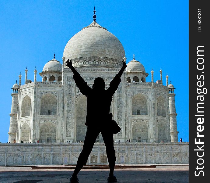 Silhouettes of woman under the arches at the Taj Mahal mausoleum - Agra, Uttar Pradesh, India