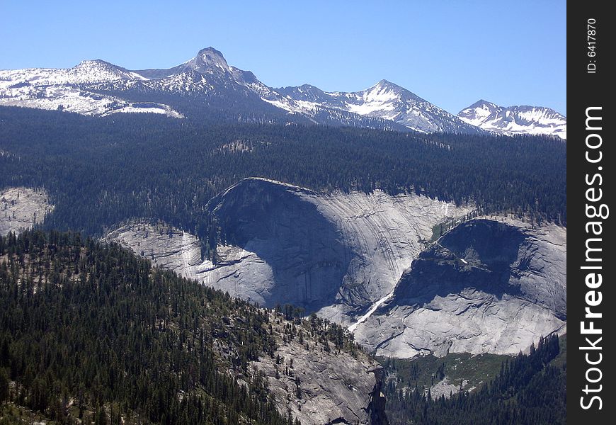 A panoramic view of Yosemite Valley from Ralph's Range.