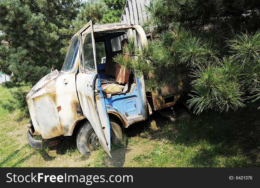 Destroyed truck, truck out of date. Destroyed truck, truck out of date