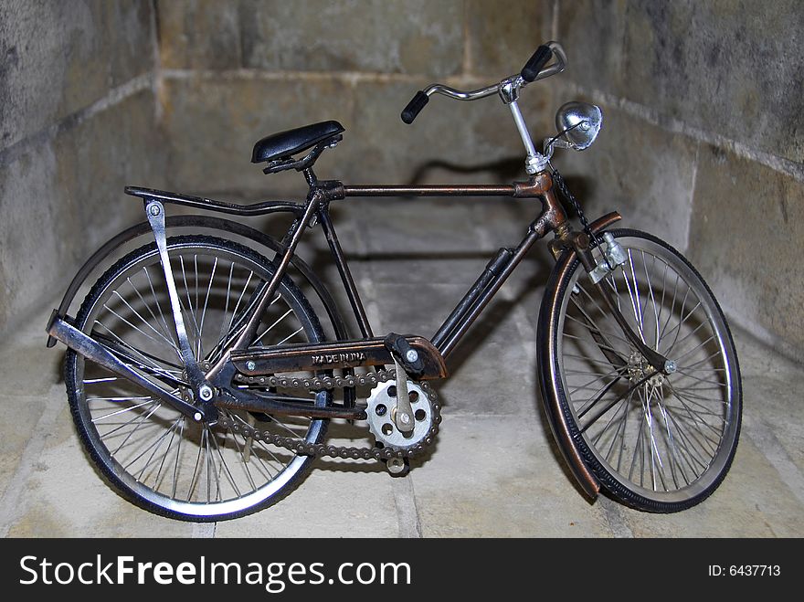 Cycling old miniature replica authenticates. Cycling old miniature replica authenticates