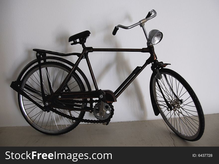 Cycling old miniature replica authenticates. Cycling old miniature replica authenticates