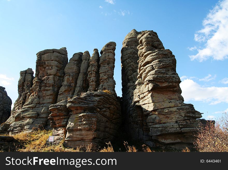 Strange stones in Mongolia, the stones are huge under the sky