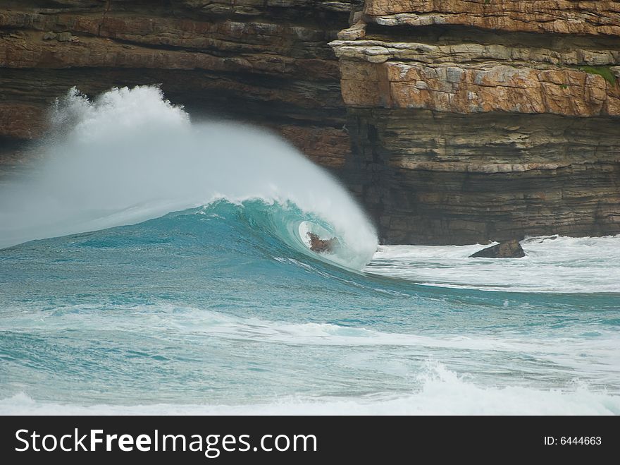 Aperfect wavebreaking in the Atlantic ocean off the west coast of South Africa.