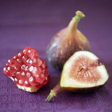 Figs And Pomgranate Royalty Free Stock Photos Figs And Pomgranate Royalty Free Stock Photos