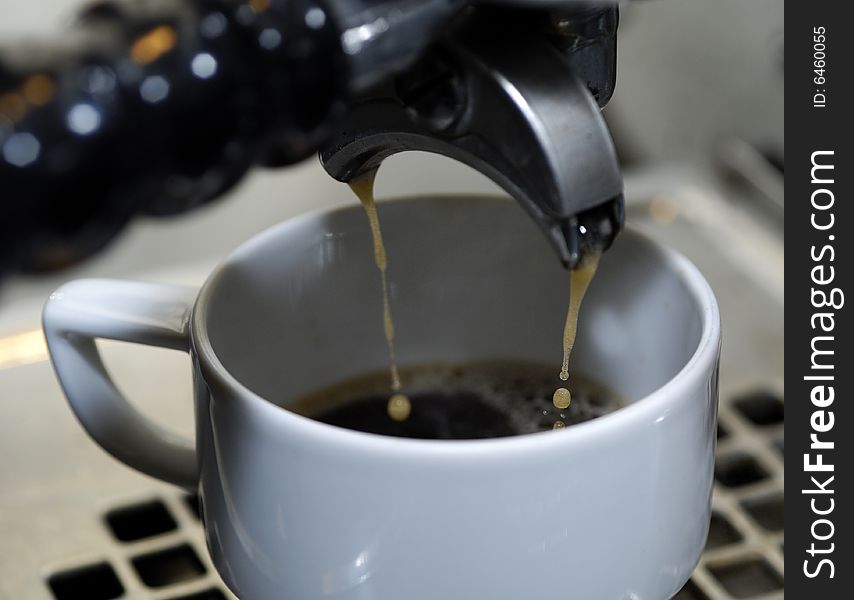 Machine filling a big coffee cup