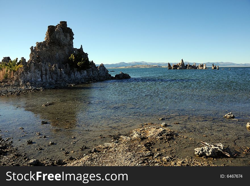 Mono lake and its tufa