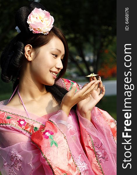 A girl in Chinese ancient dress. she is looking in her hand's butterfly.

In the ancient legend of China, butterfly is a symbol of the beautiful girl. A girl in Chinese ancient dress. she is looking in her hand's butterfly.

In the ancient legend of China, butterfly is a symbol of the beautiful girl.