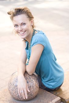 Turning Woman On Bench Royalty Free Stock Images Turning Woman On Bench Royalty Free Stock Images
