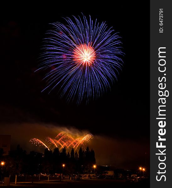 This is the Firework-Contest in Ostfildern 2007, Germany. In all of the Years at August are on 3 days a Firework-Contest in Ostfildern,Germany. Three Lands fight with the best Firework.