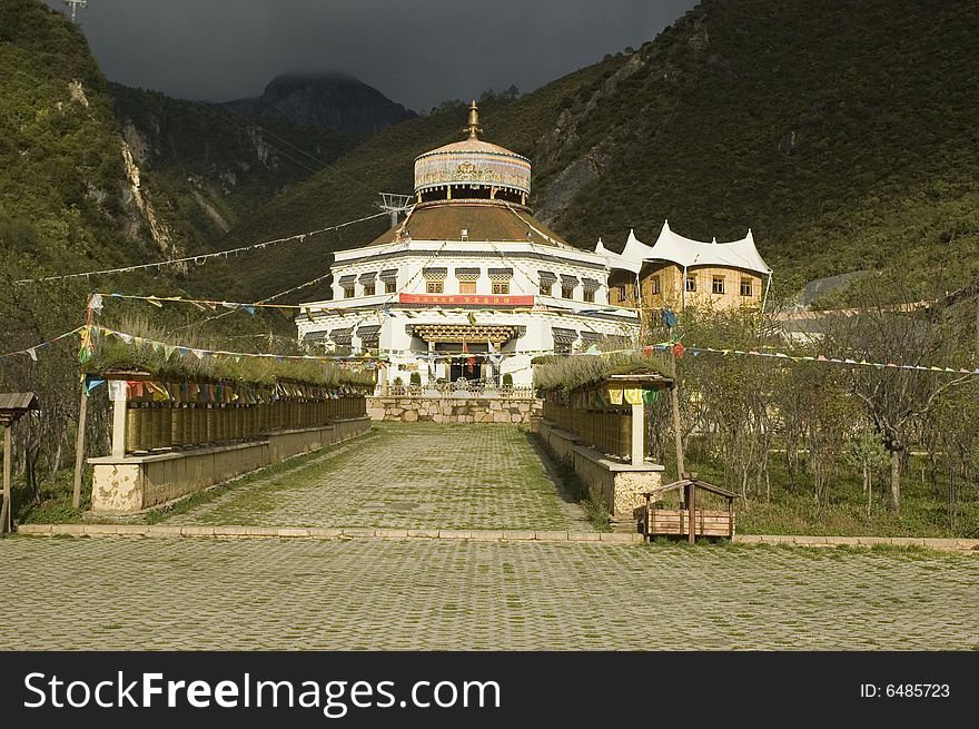 Tibetan building in Yunnan province