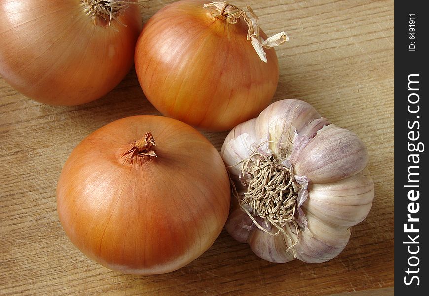 Some onions and garlic on the cutting board