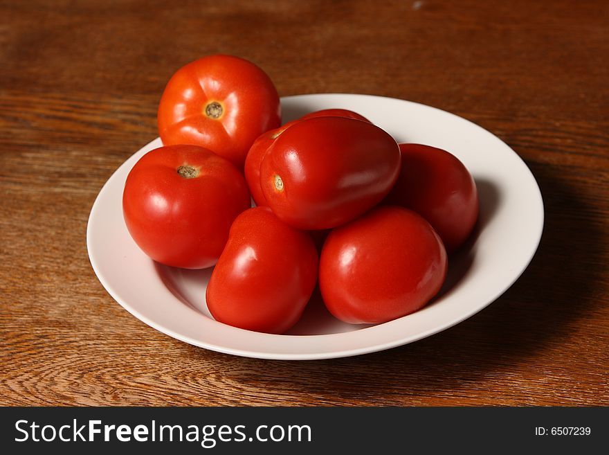 Landscape tomato bowl on timber table top