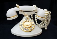 Vintage Phone With Pearls With Clipping Path Royalty Free Stock Photos Vintage Phone With Pearls With Clipping Path Royalty Free Stock Photos